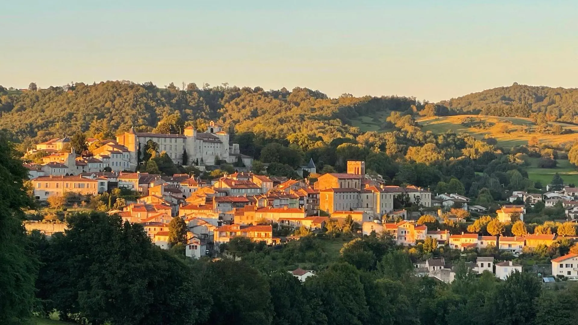 Domaine De Montfort Saint-Lizier Hébergement de vacances